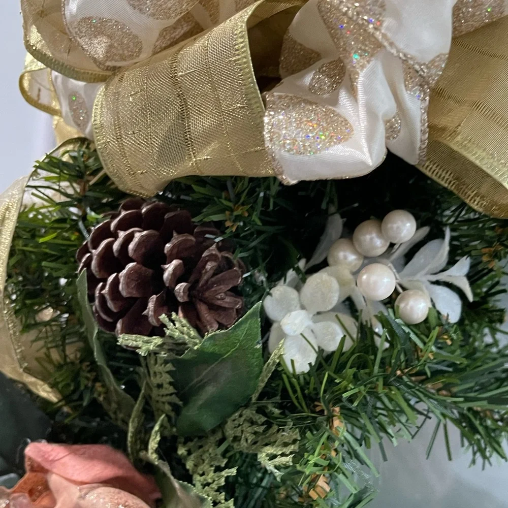 ***NWT Elegant Coral Pink & Gold Magnolia Flower Winter/ Holiday Wreath